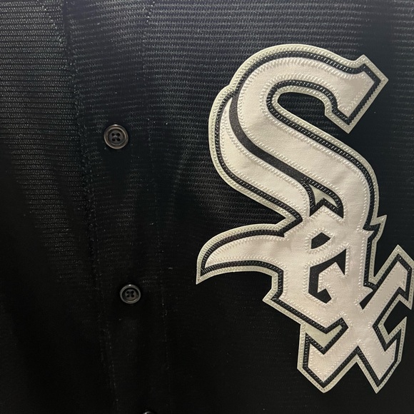 Worn 4 times in good condition color is black with gray and white on the side - Picture 2 of 8